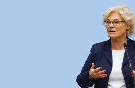 سلسلة هفوات تطيح وزيرة الدفاع الألمانية