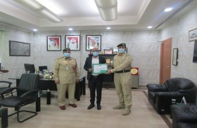 مركز شرطة القصيص يكرم هندياً لأمانته في ممتلكات الغير