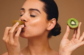 فوائد لم تكوني تعرفينها عن الكيوي للجهاز الهضمي وفق طبيبة تغذية