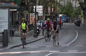 الأسبان يخرجون للتريض  بعد 49 يوما من العزل العام 