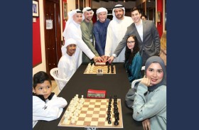 الأمريكي سكوت كيندي يفتتح مهرجان الحادي عشر من مارس للشطرنج  بمستشفى كند في العين