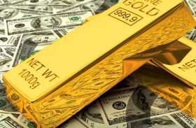 الذهب يتراجع من أعلى مستوى في 3 أسابيع مع ارتفاع الدولار وجنى الأرباح 