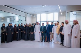عمار بن حميد يزور المكتب الإعلامي لحكومة عجمان ويطلع على خططه ومشاريعه