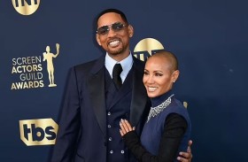 ويل سميث يظهر مع شبيهة لزوجته جادا بينكيت