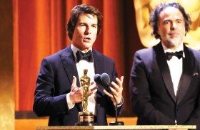 توم كروز يواجه حزن الانفصال  عن آنا دي أرماس بعد أوسكار العمر