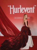 الممثلة الأسترالية مارغوت روبي خلال حضورها عرض فيلم «مرتفعات وذرينغ» في مسرح غراند ريكس في باريس. ا ف ب 