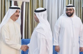 حاكم أم القيوين يستقبل المهنئين بالشهر الفضيل