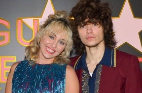 مايلي سايرس تُفكر في الزواج سرًا من ماكس موراندو