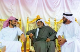 ولي عهد عجمان يقدم واجب العزاء بوفاة محمد سلطان الغفلي