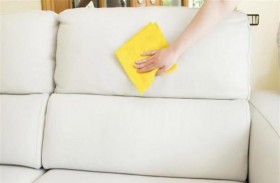 تحذير من تنظيف الأثاث المنجد بالصابون