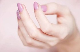 يسبب «العقم».. حظر طلاء الأظافر الجل في بريطانيا