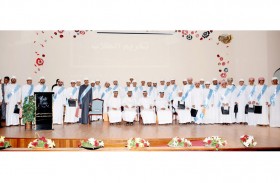 تكريم الطلبة المتميزين والمتفوقين في المرحلة الثانوية  بمدرسة الدهماء 