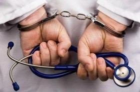 ينتحل صفة طبيب للاحتيال على سيدة