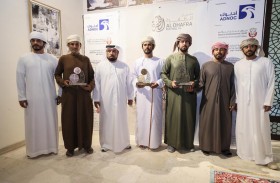 تتويج الفائزين في مسابقة الرماية بمهرجان الظفرة 