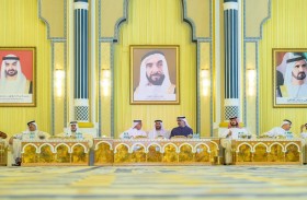 خالد بن محمد بن زايد يقدم واجب العزاء في وفاة سعيد بن أحمد بن خلف العتيبة
