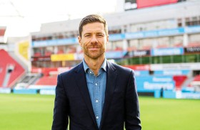 ليفركوزن يمدد ارتباطه بمدربه ألونسو حتى 2026 