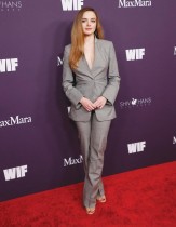 الممثلة الأمريكية جوي كينج تصل إلى حفل Women in Film السنوي لعام 2024 في كاليفورنيا. (ا ف ب)
