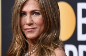 جينيفر أنيستون تنزع خاتم الخطوبة الماسي