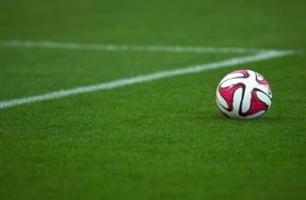 لاعب دولي مغربي يهدي ملعبا لأطفال محتاجين