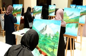 طالبات الجامعة القاسمية يرسمن الطبيعة بإبداع جميل 