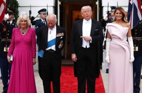 إطلالة ميلانيا تثير الجدل خلال مأدبة للملك تشارلز