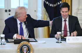 فيما يَعِدُ رئيسُها « بمُقاومةٍ لا تُقْهَر » : قبضةُ ترامب تَشْتَد على كوبا