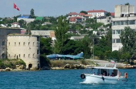 في شبه جزيرة القرم... المصطافون على مرمى حجر من الاشتباكات 