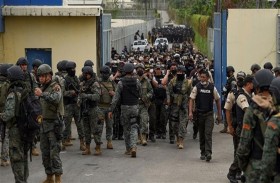 سجناء يطلقون النار على شرطيين في الإكوادور