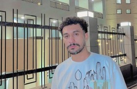 بعد موت صديقه.. يعتزل الغناء