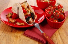 لماذا تناول الطعام في أطباق حمراء قد يساعد على إنقاص الوزن؟