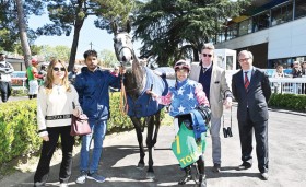 المهرة «مانتهاري» تتوج بلقب مهرجان منصور بن زايد للخيول العربية في فرنسا