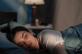 تساعد على النوم.. هل تناول الميلاتونين كل ليلة آمن؟