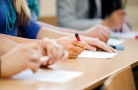 يتخفى بملابس نسائية لتأدية الامتحان بدلا من اخرى 