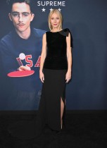 الممثلة الأمريكية غوينيث بالترو لدى حضورها العرض الأول لفيلم «مارتي سوبريم» في نيويورك. ا ف ب