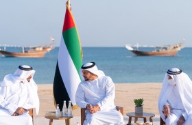 حمدان بن زايد يزور جزيرة دلما ويوجه بإنشاء مجلس للأهالي