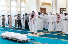 سيف بن زايد يتقدم مشيعي جثمان شهيد الواجب خميس الهولي في دبي