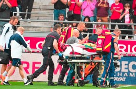 أنجيل غوميز يتعافى بعد إصابة خطيرة خلال مباراة ليل ورانس