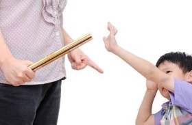 تعذب طفليها في الحمام.. والأمن يتدخل 