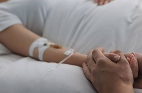 فرنسا تقر قانون «المساعدة على الموت»