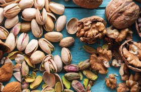 الفستق أم الجوز.. أيهما الأفضل صحيا؟