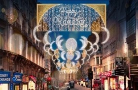 زينة رمضان تملأ لندن.. ما دور هذه الفتاة؟