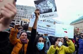 نجل شاه إيران يشيد بتظاهرات «من أجل النساء»