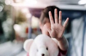 وضعت طفلتها في حوض ثلج لتأديبها