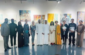 مشاركة عشرة فنانين من الإمارات والعالم بعدد 30 عملاً جمالياً