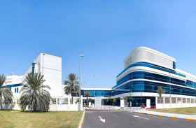 عملية تنظير بطني ناجحة لإزالة كيس مبيض بحجم 12 سم وإصلاح المبيض الملتوي لمريضة تبلغ من العمر 13 عامًا