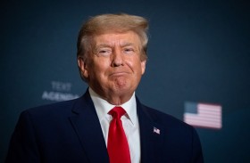 ترامب يضغط على موقع فيسبوك لإعادة تفعيل حسابه 