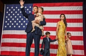 لماذا يُشرك ديسانتيس أولاده الصغار في حملته الانتخابية؟