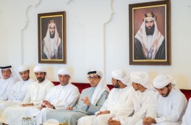 منصور بن زايد يعزي في وفاة محمد سفر الهاجري