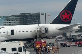 سيارة تحترق تحت طائرة بمطار مونتريال