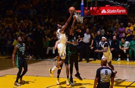 «واريورز» يلامس لقب دوري السلة الأمريكي.. و«سلتيكس» لم يفقد الأمل